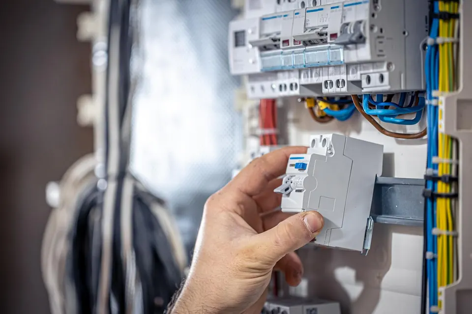 Zdjęcie poglądowe: przewody elektryczne
